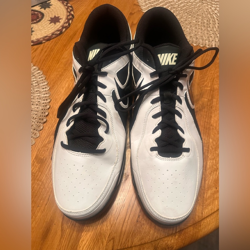 Nike Men's Lunaron Black and White Athletic Sneakers